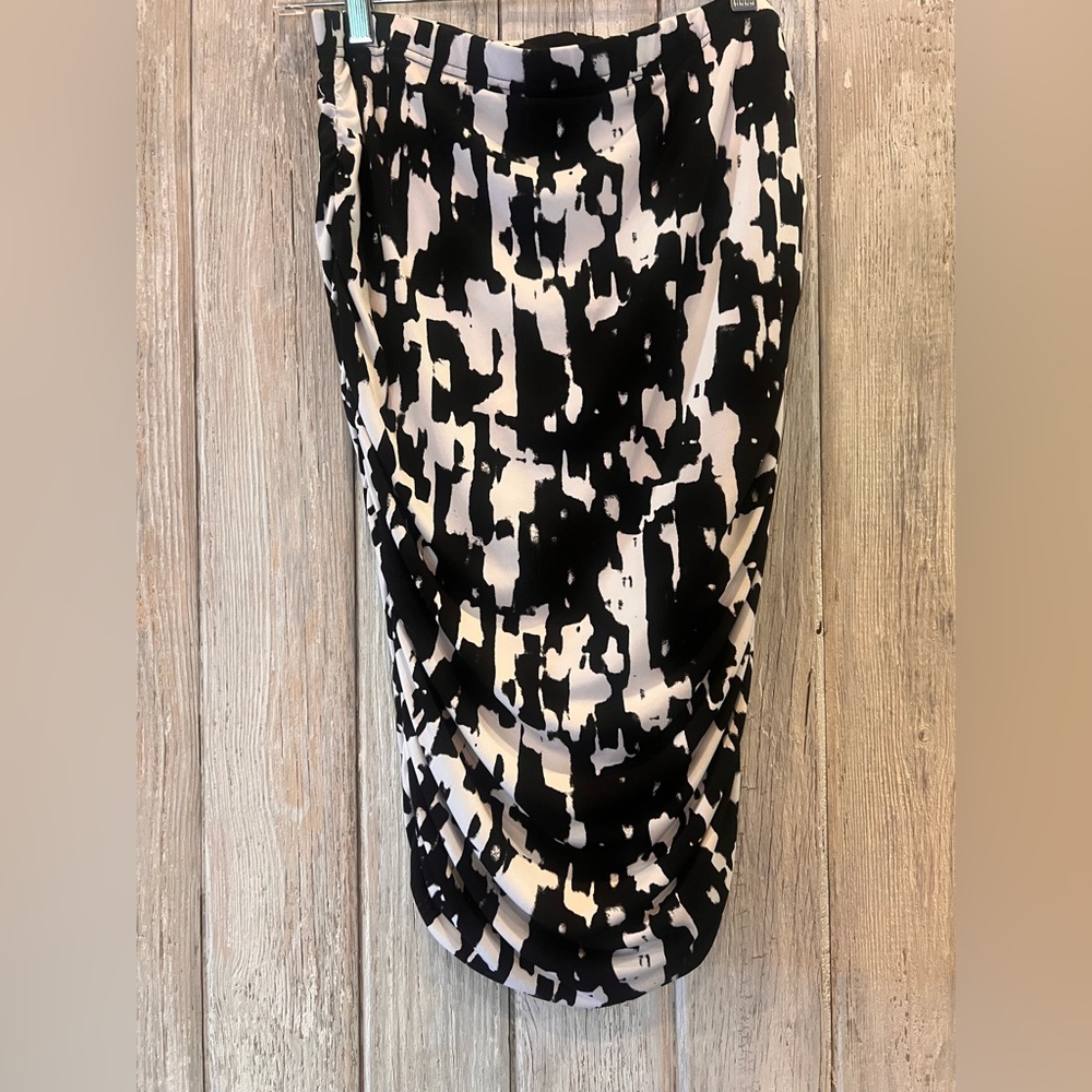 Vince Camino Abstract Black and White Women's Skirt